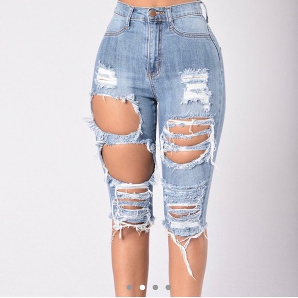 Fashion nova Capri distressed shorts 7/28 - Picture 2 of 6